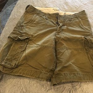Abercrombie cargo shorts Olive Green color